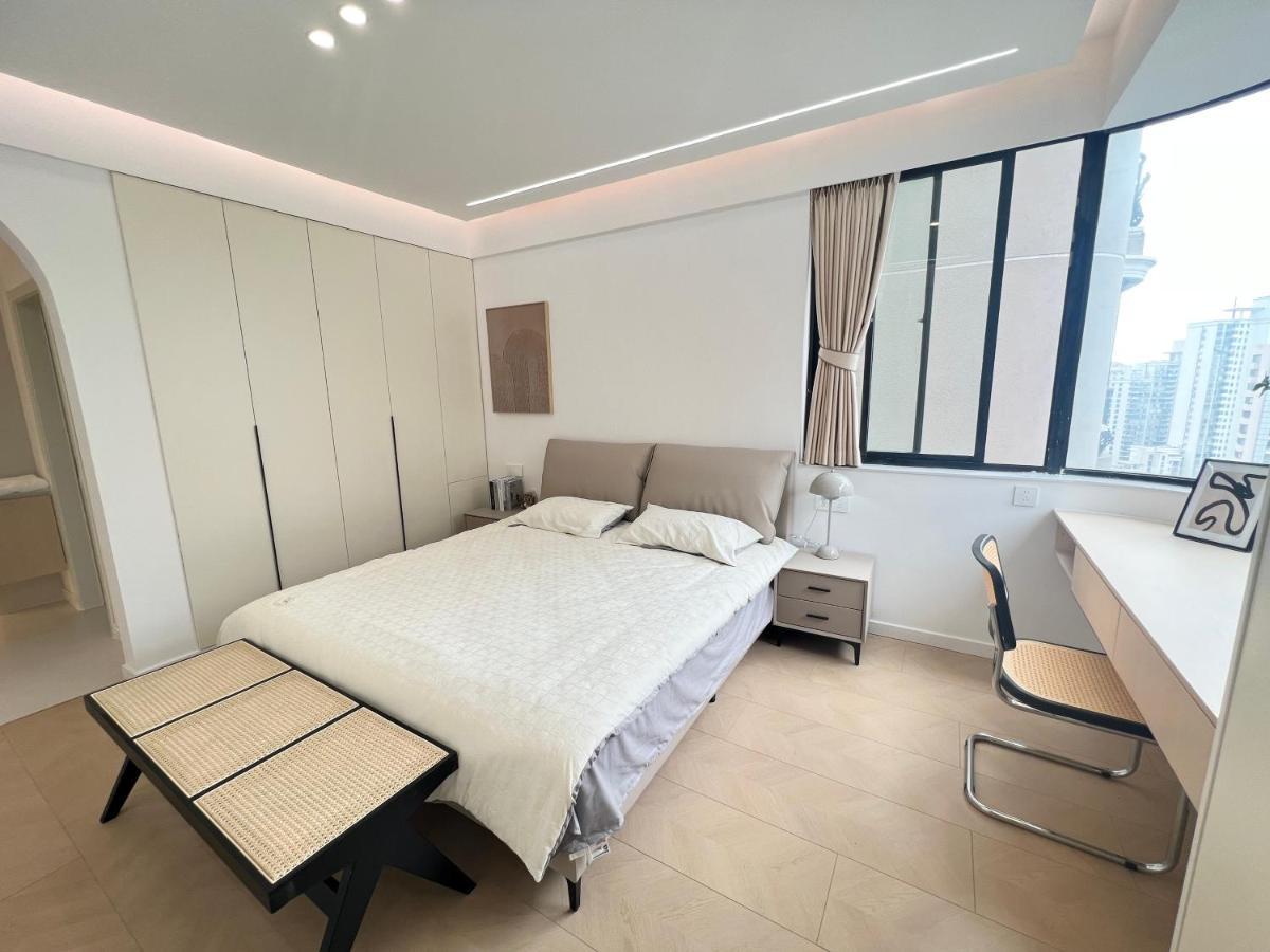 Three Bedroom Near Xintiandi Apartment *