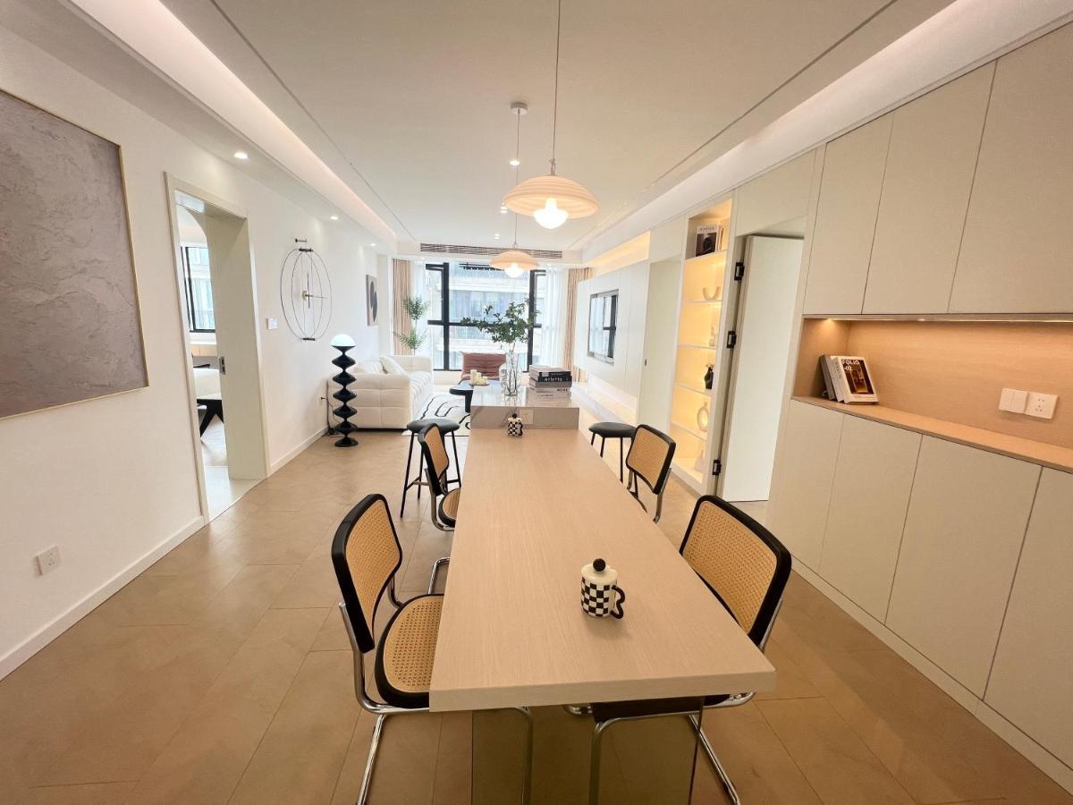 Three Bedroom Near Xintiandi Apartemen