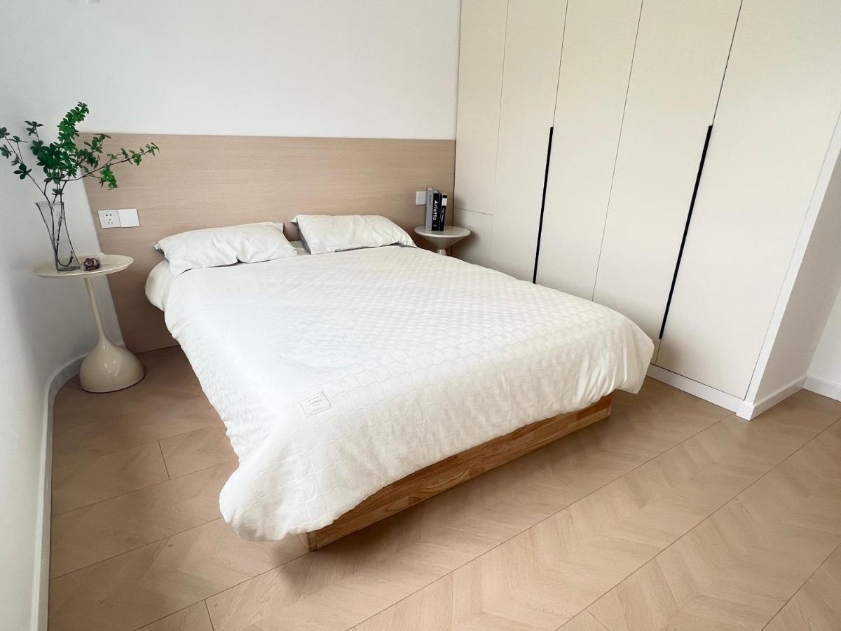 Three Bedroom Near Xintiandi Apartemen