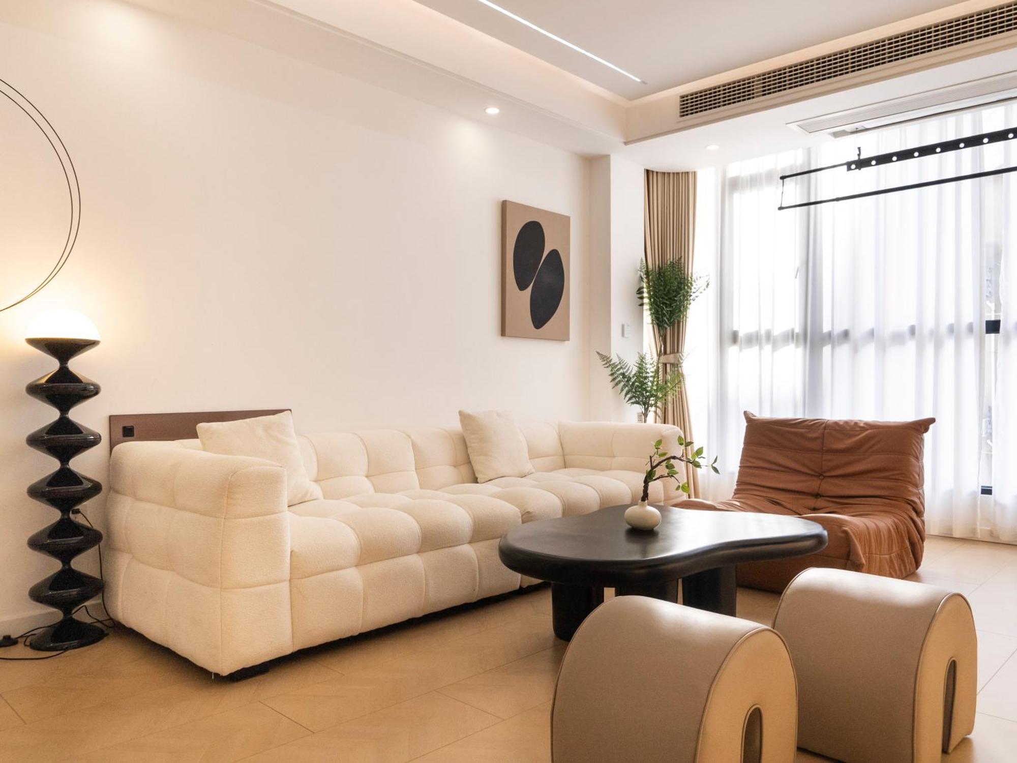 Three Bedroom Near Xintiandi Apartemen *